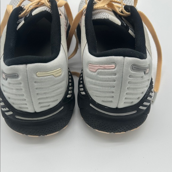 Brooks Women’s Adrenaline GTS 22 Black Gray Athletic Gym Sports Shoes Size 8 - Picture 7 of 10